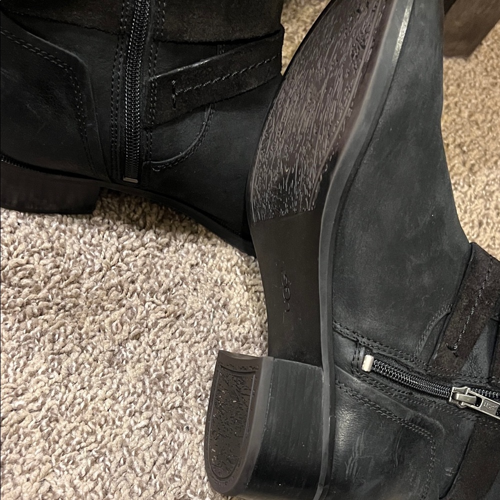 UGG Darcie Leather Boots - Picture 5 of 5